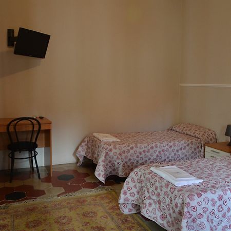 Villa Cheta Milan Bagian luar foto