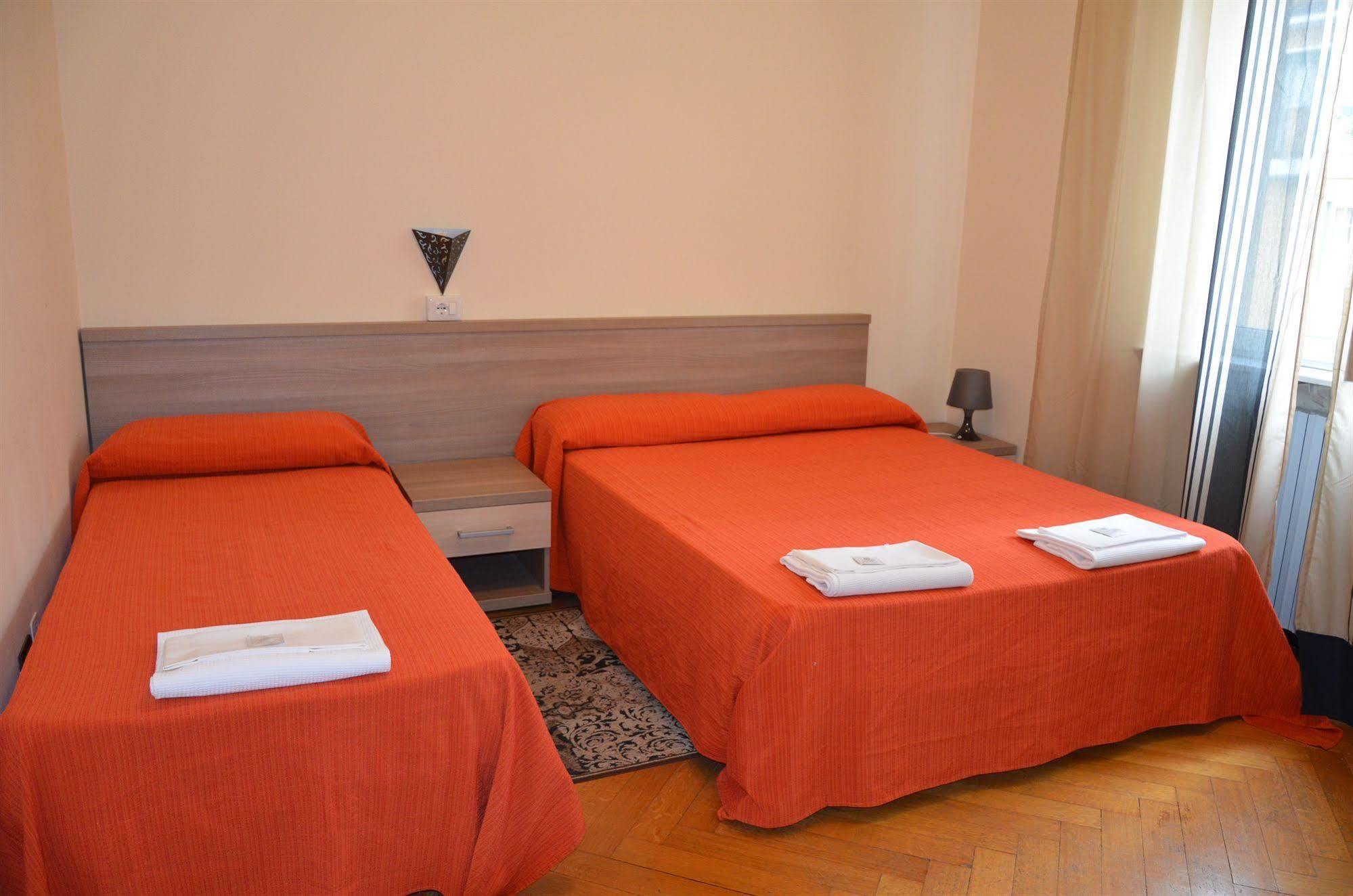 Villa Cheta Milan Bagian luar foto