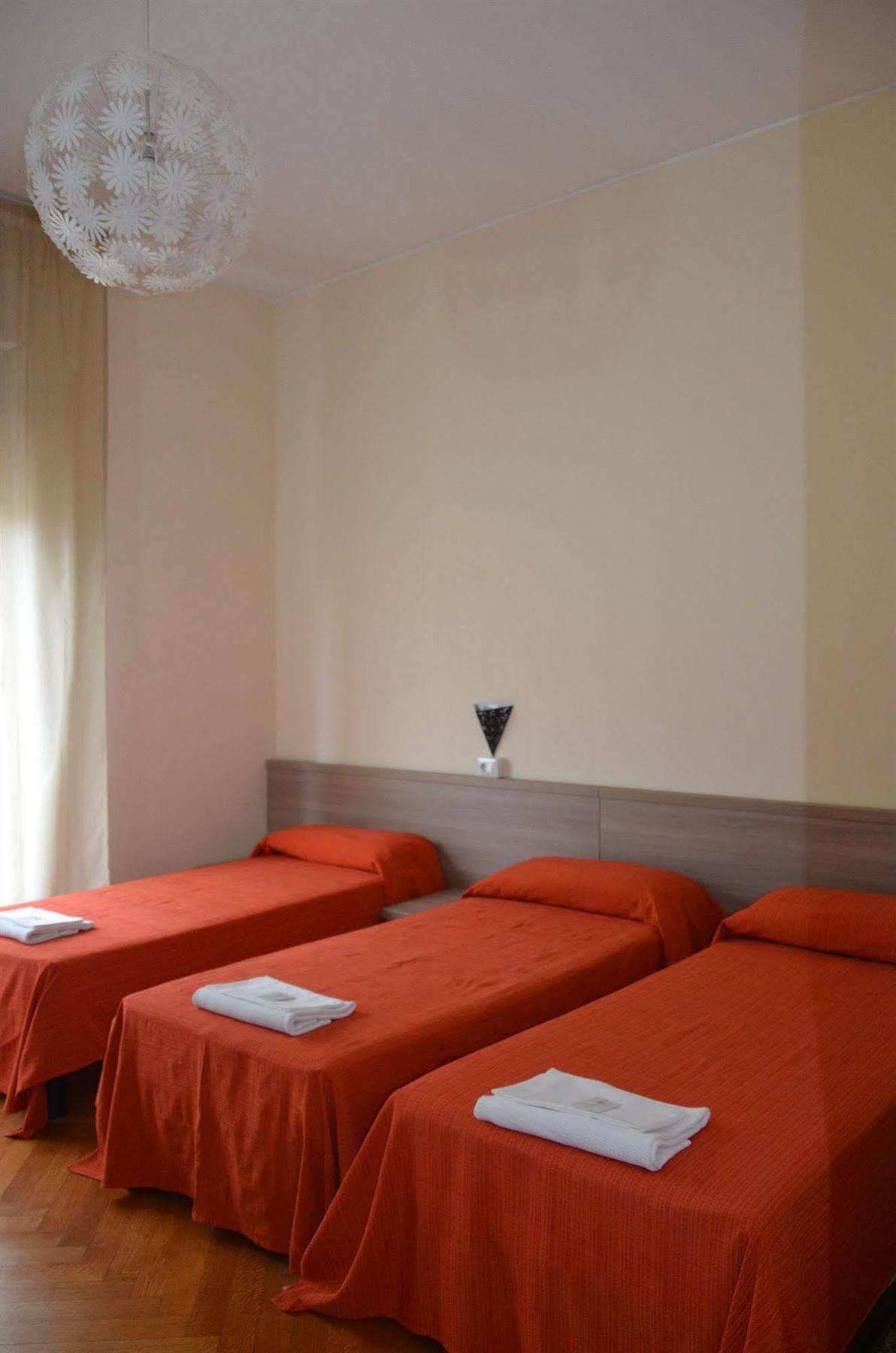 Villa Cheta Milan Bagian luar foto
