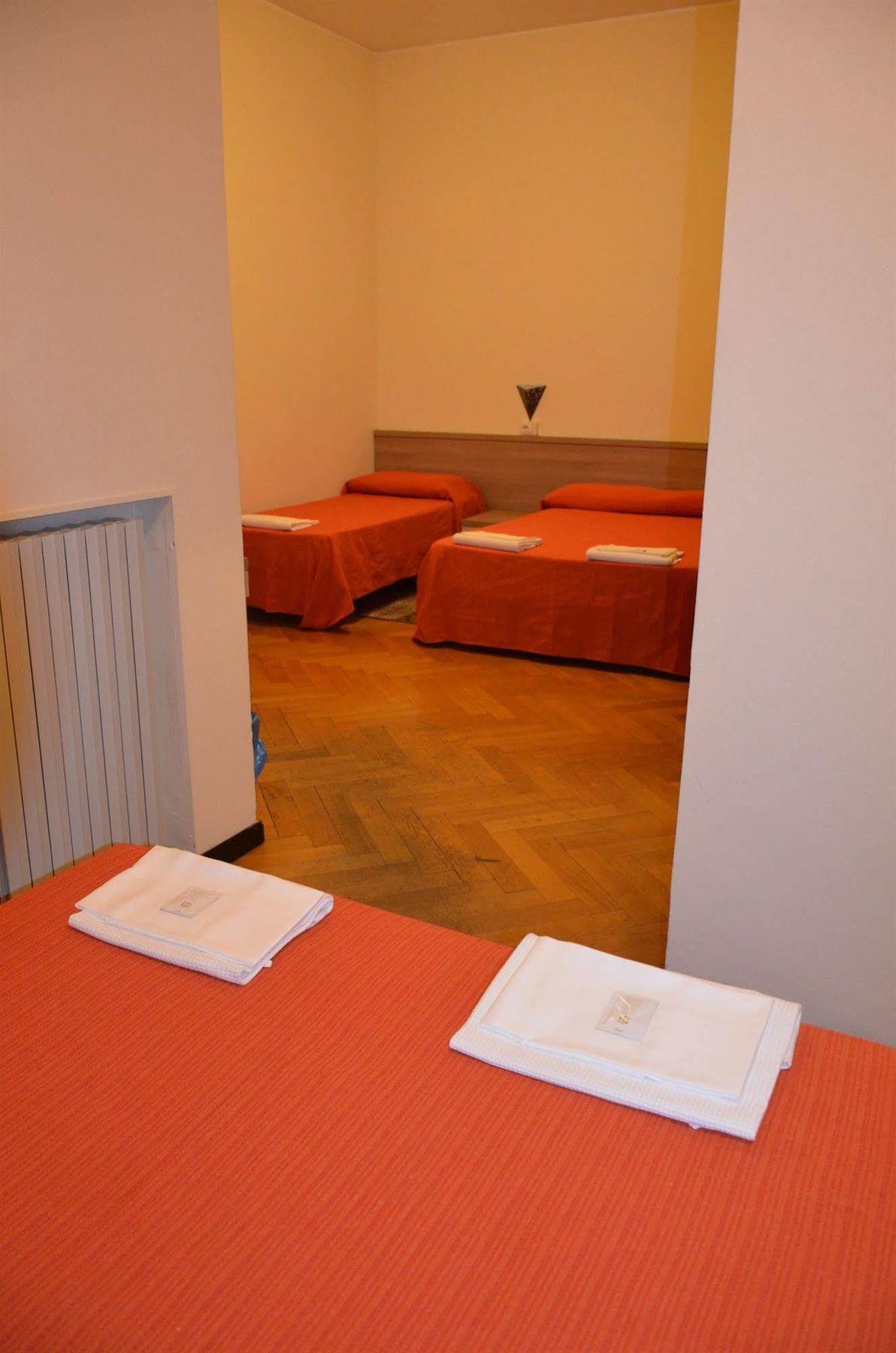 Villa Cheta Milan Bagian luar foto