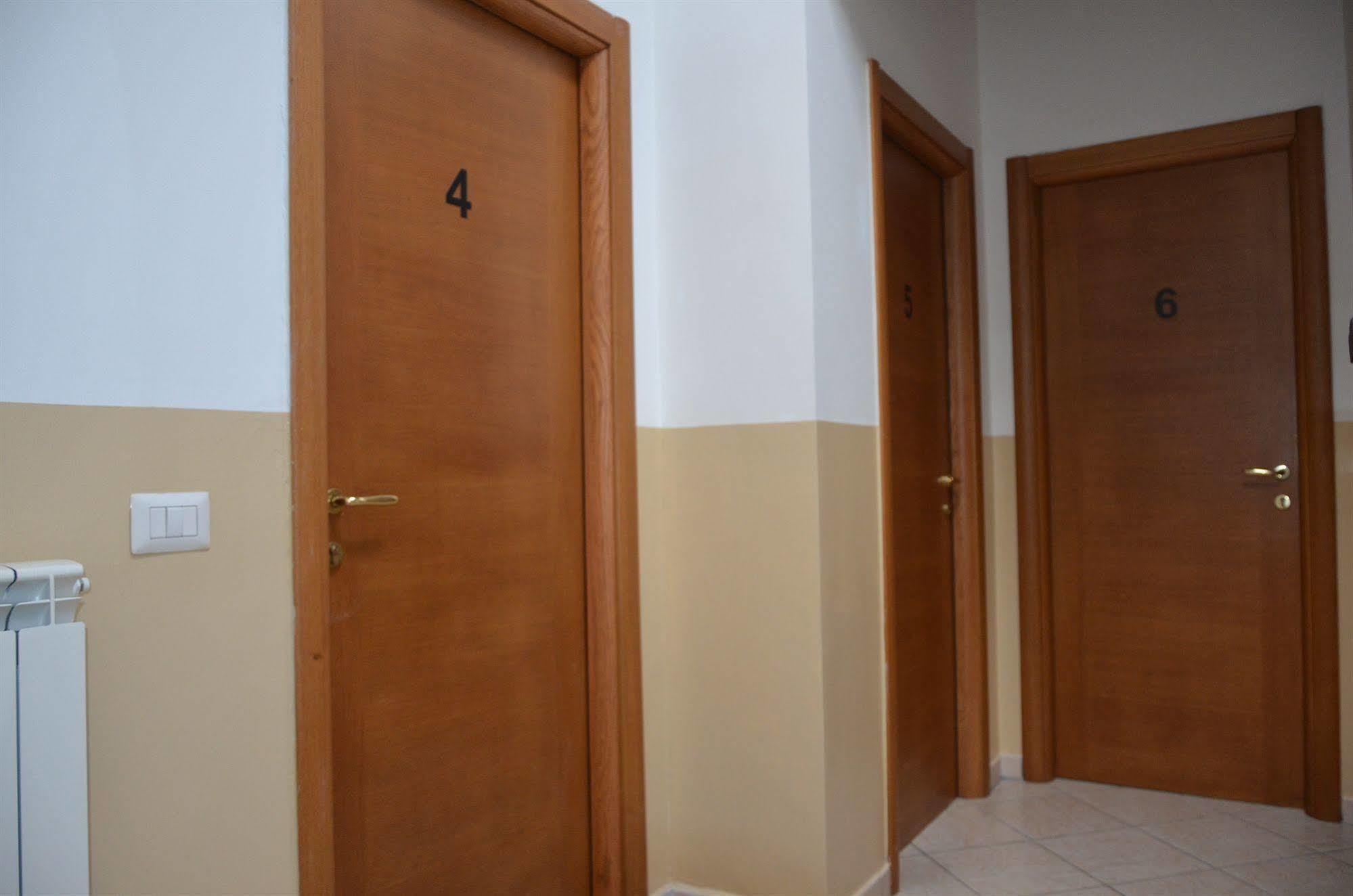 Villa Cheta Milan Bagian luar foto