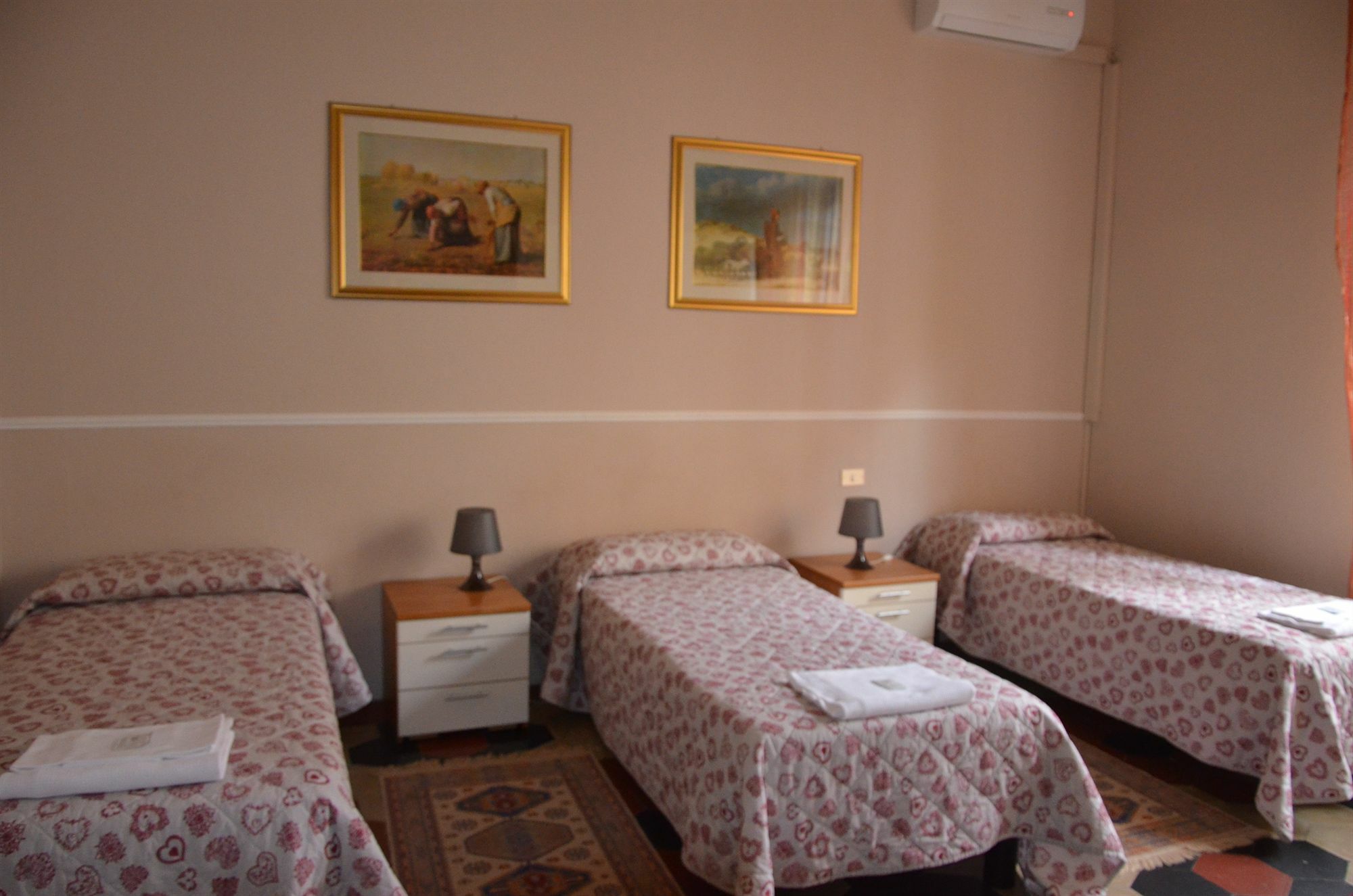 Villa Cheta Milan Bagian luar foto