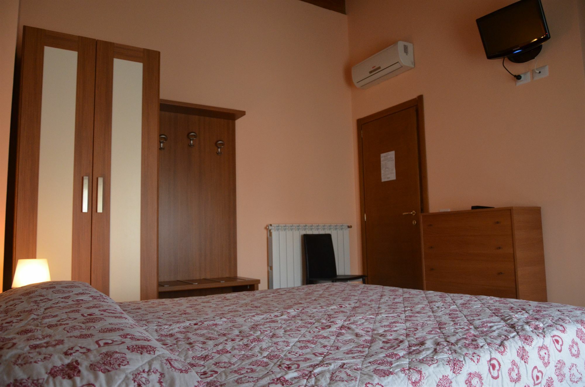 Villa Cheta Milan Bagian luar foto