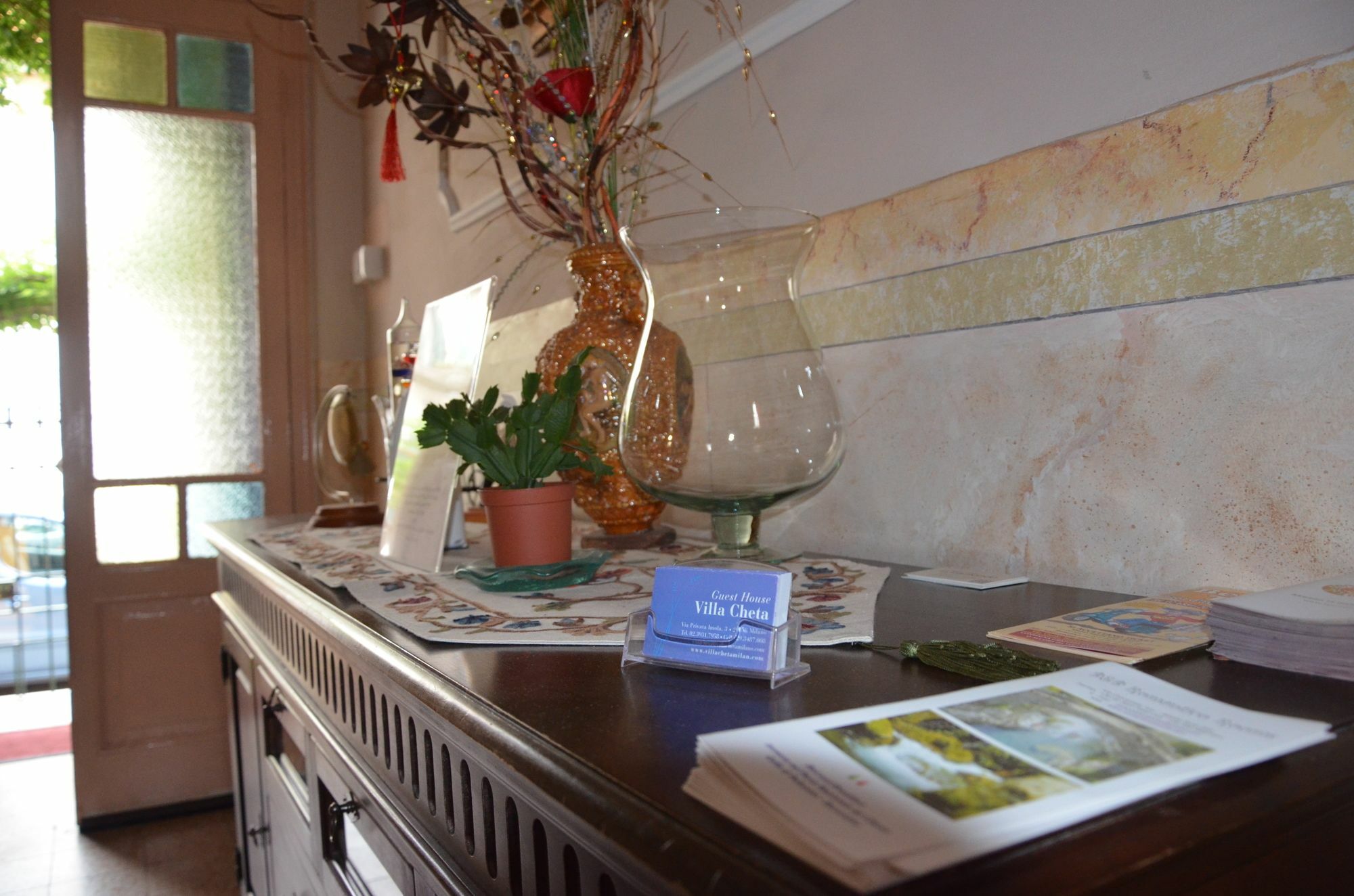 Villa Cheta Milan Bagian luar foto